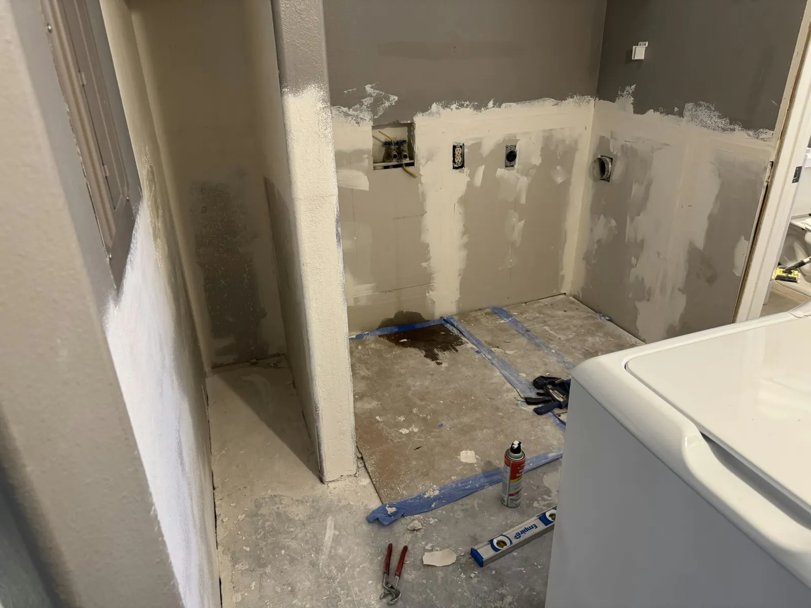 Bathroom down to the studs — bathroom by Happy Homes Remodeling, Henderson, NV